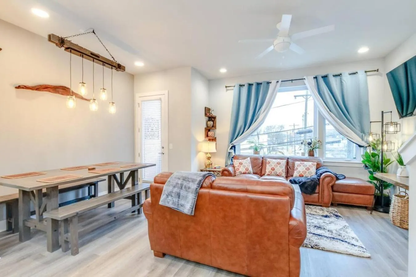 Semesterbostad Spacious Contemporary Townhome With Private Rooftop Nashville