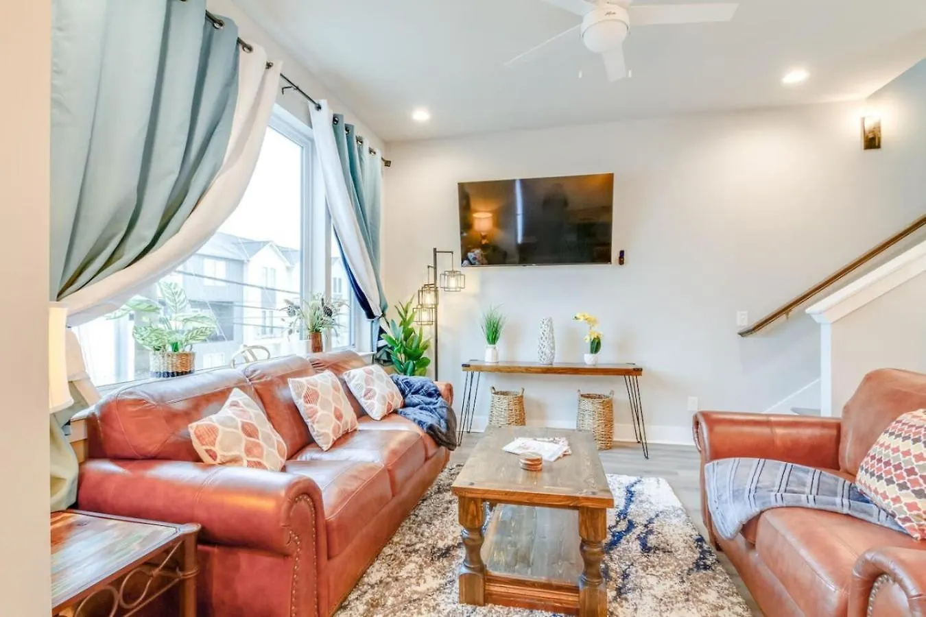 Spacious Contemporary Townhome With Private Rooftop Nashville USA